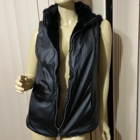Women Medium NWT Faux Fur & Suede Black Vest- Reversible with pockets on both si - Picture 7 of 7